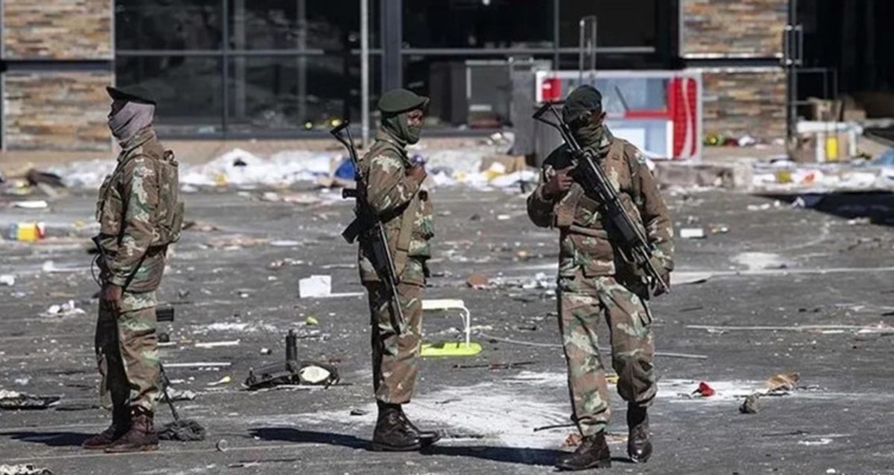 Güney Afrika’da halk ayaklandı, ordu sokağa indi