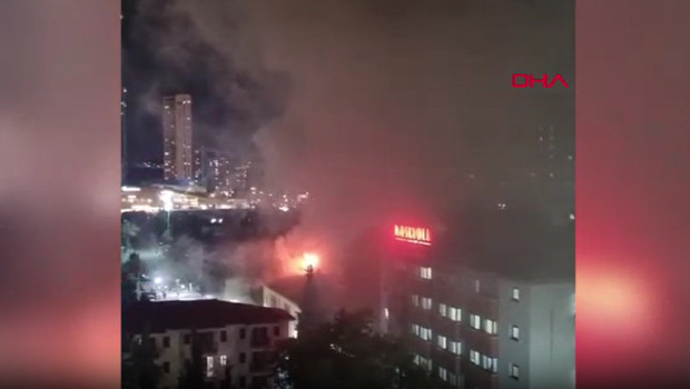 Kartal'da hastane çatısında yangın