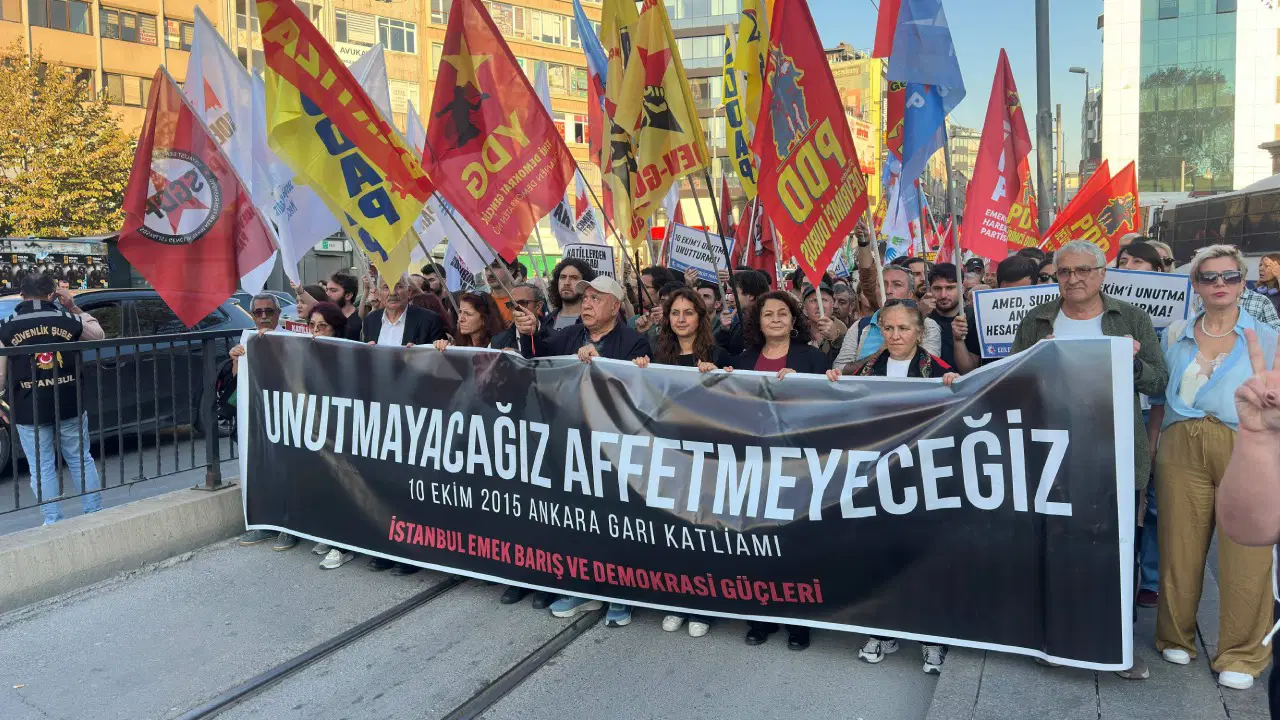 10 Ekim Ankara Gar Katliamı’nın 11. yılında Kadıköy’de anma yürüyüşü