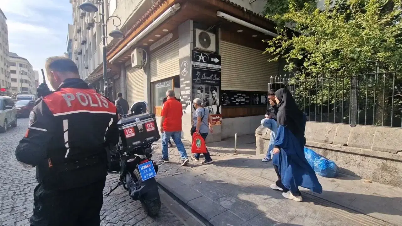 Diyarbakır’da cadde üstünde silahlı saldırı: 2 kişi hastanelik gerçekleşti