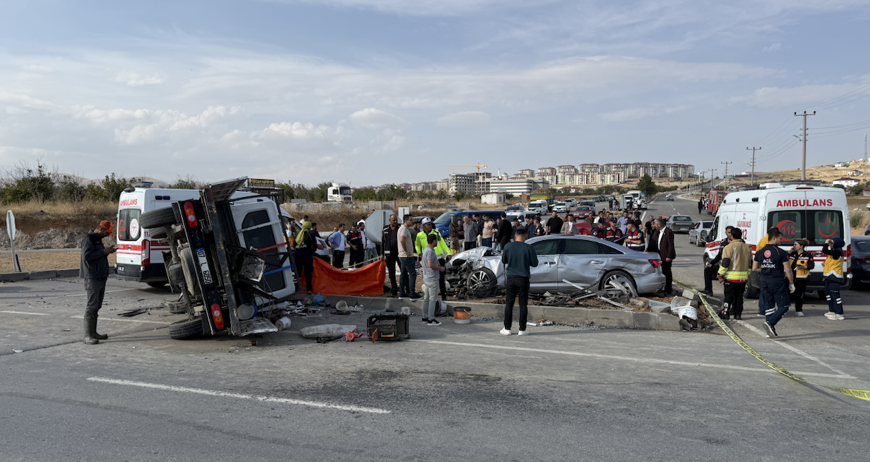Son dakika... MHP konvoyunda kaza: Milletvekili yaralandı, 1 kişi hayatını kaybetti