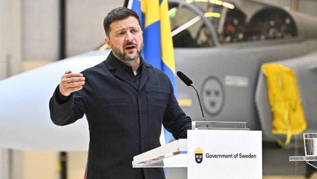 Zelenski'den Rusya'ya 'seçim ateşkesi' önerisi