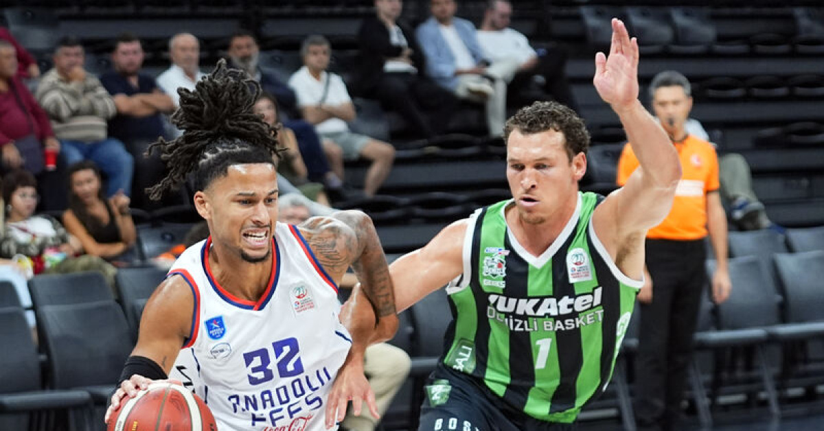 Anadolu Efes 3'te 3 yaptı!