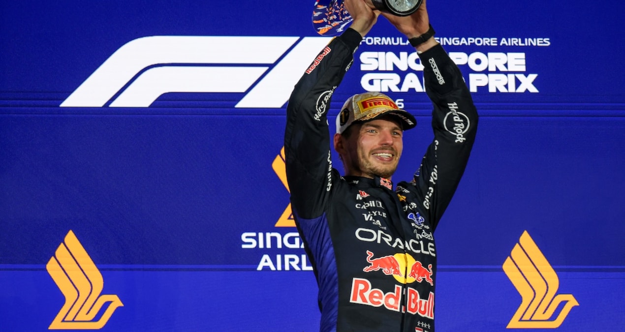 Singapur'da kazanan Verstappen