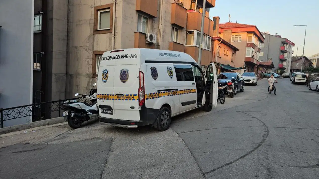 Kötü koku harekete geçirdi: Yalnız yaşayan erkek evinde ölü bulundu