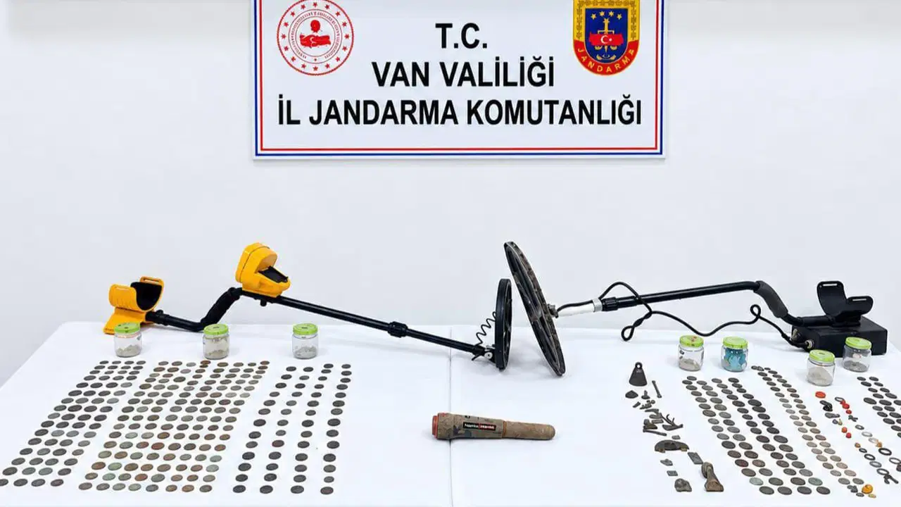 Jandarma operasyonuyla bulundu: Van'da Roma dönemine ait 529 sikke ele geçirildi