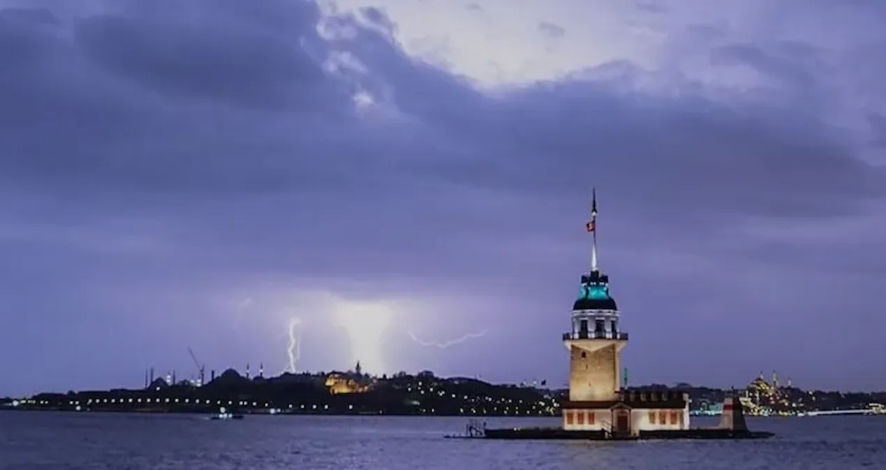 İstanbul'da adeta gök delinecek! Bu gece yarısı başlıyor