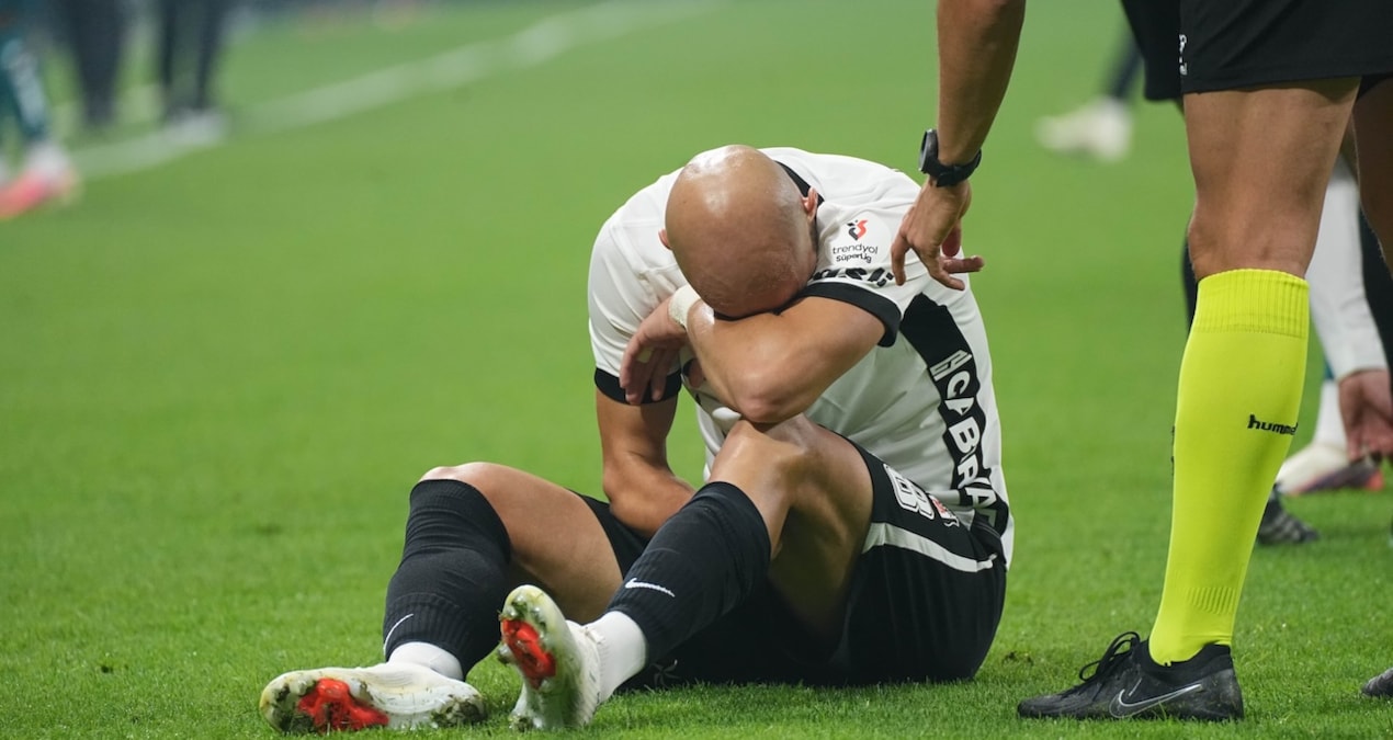 Beşiktaş'a Cerny şoku! Gözyaşlarıyla sahayı terketmişti