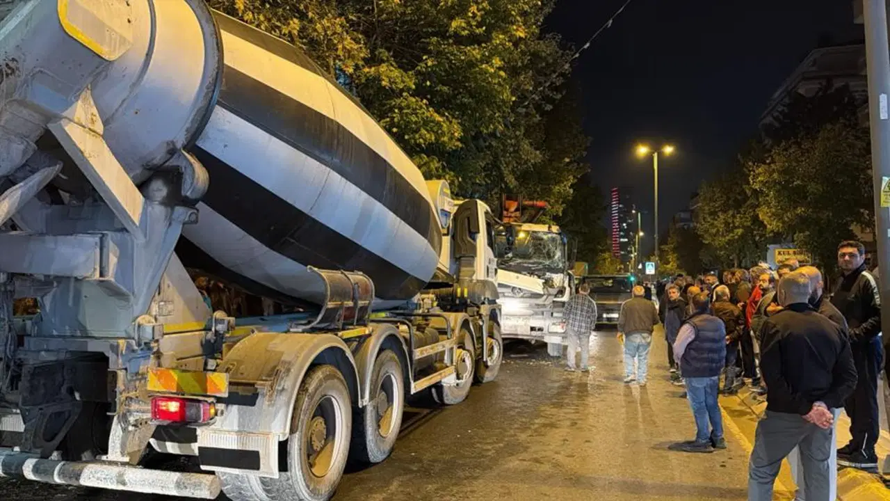 El freni çekilmeyen beton pompası dehşet saçtı: 7 araç hasar aldı