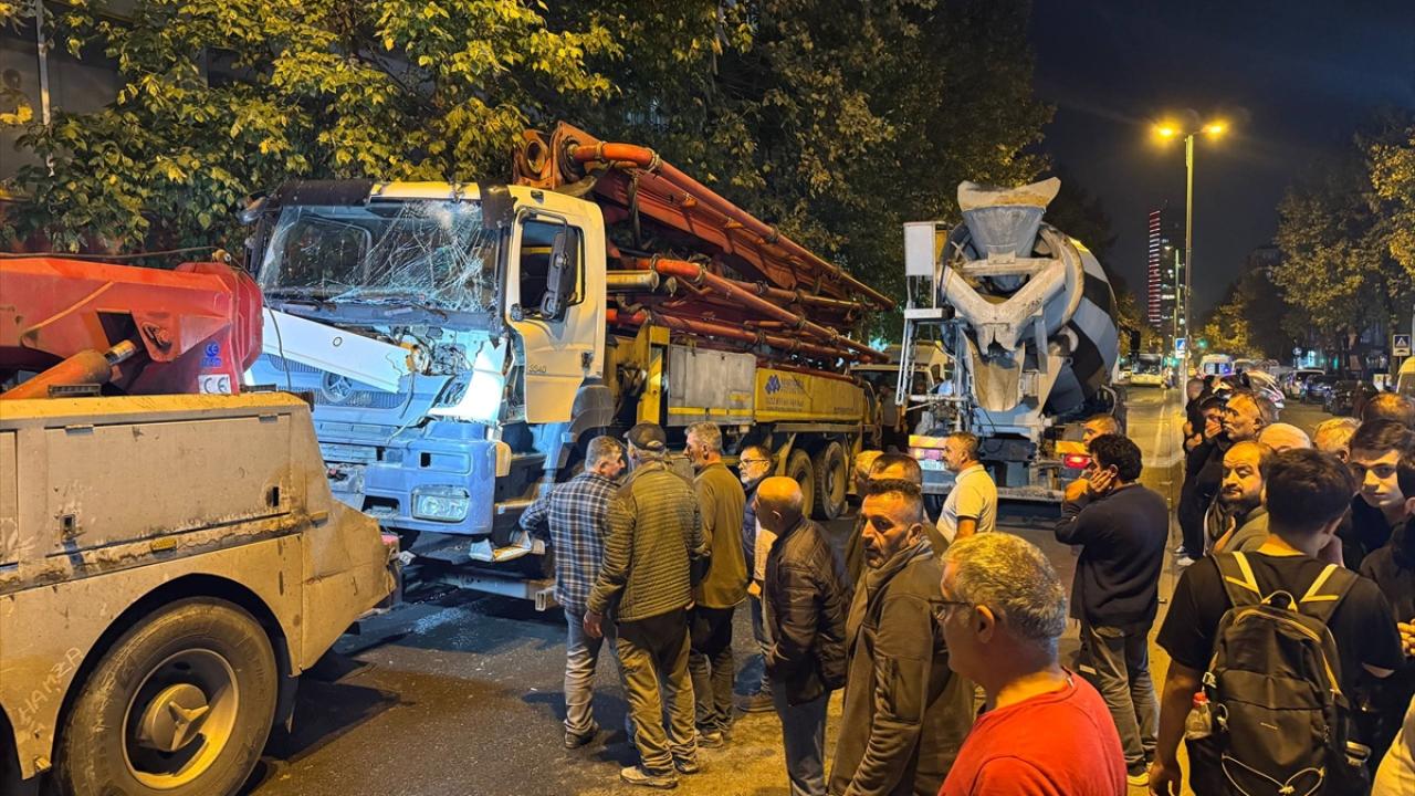 İstanbul'da beton pompası 7 araca çarptı