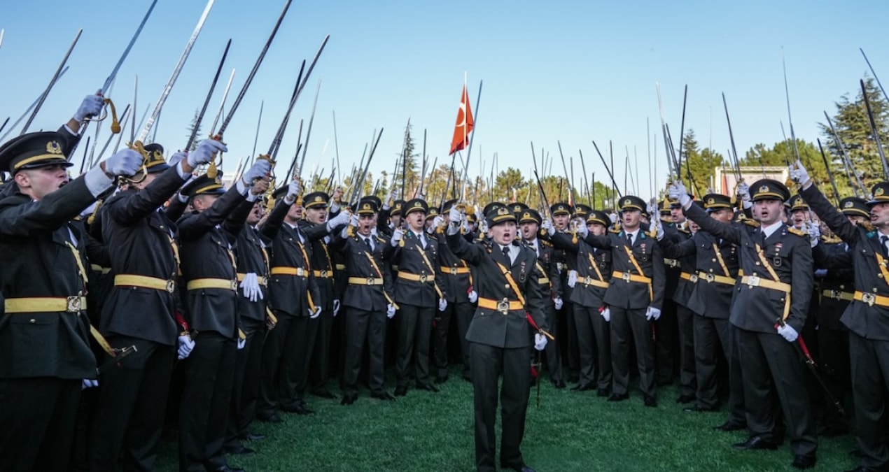 Bizi savunmayıp sattılar sırtımızdan bıçaklandık