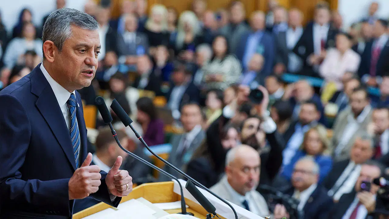 Son Dakika... Özgür Özel, YENİ Parti grup toplantısında konuşuyor