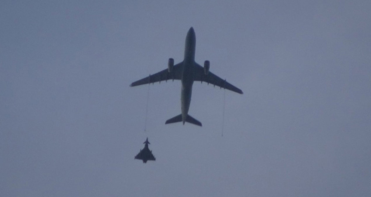 Avrupa'da havalimanı kapatıldı, kalkan son uçağa Eurofighter'lar eşlik etti