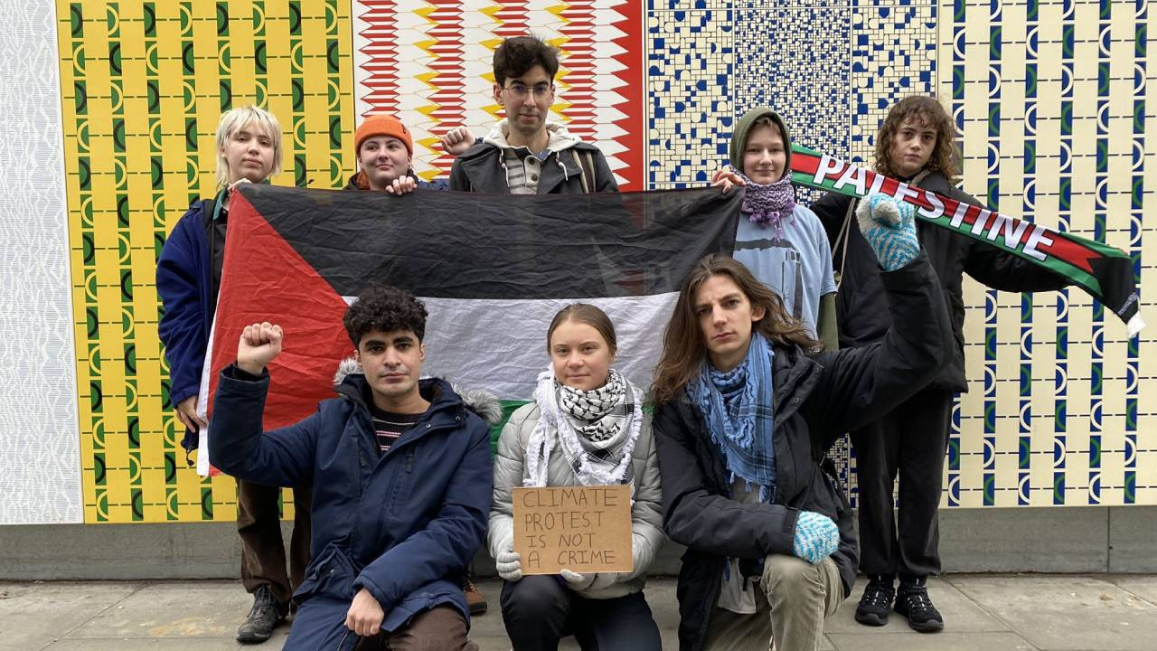 İklim aktivisti Greta Thunberg de öğrenci isyanına katıldı: Fransa'da protestolar durmuyor