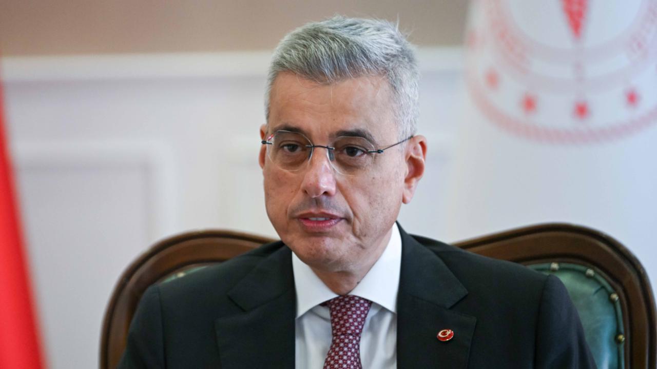 Memişoğlu: Sigara düzenlemesinin insanları ifşa etmekle alakası yok