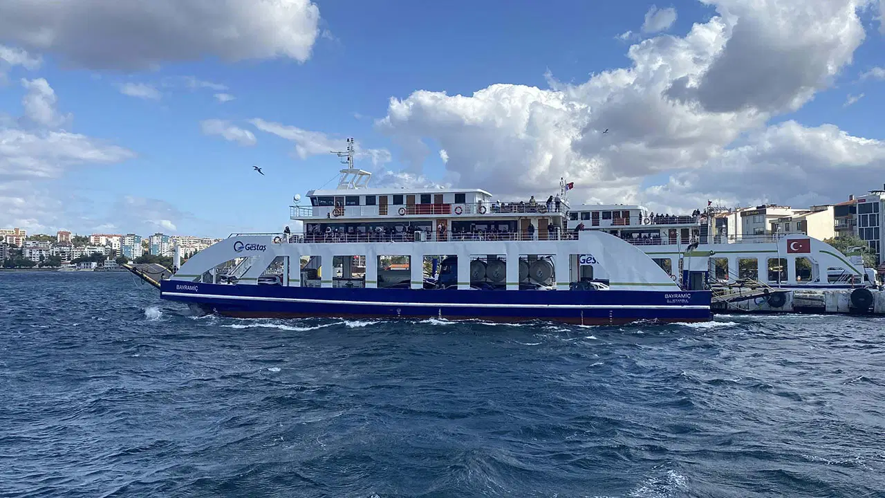 Gökçeada ve Bozcaada feribot seferlerine fırtına engeli: Tüm seferler iptal edildi
