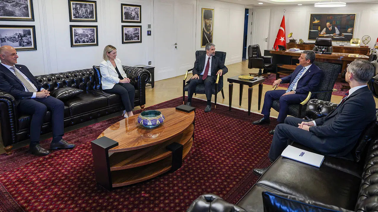TÜSİAD yönetimi Özgür Özel'i ziyaret etti