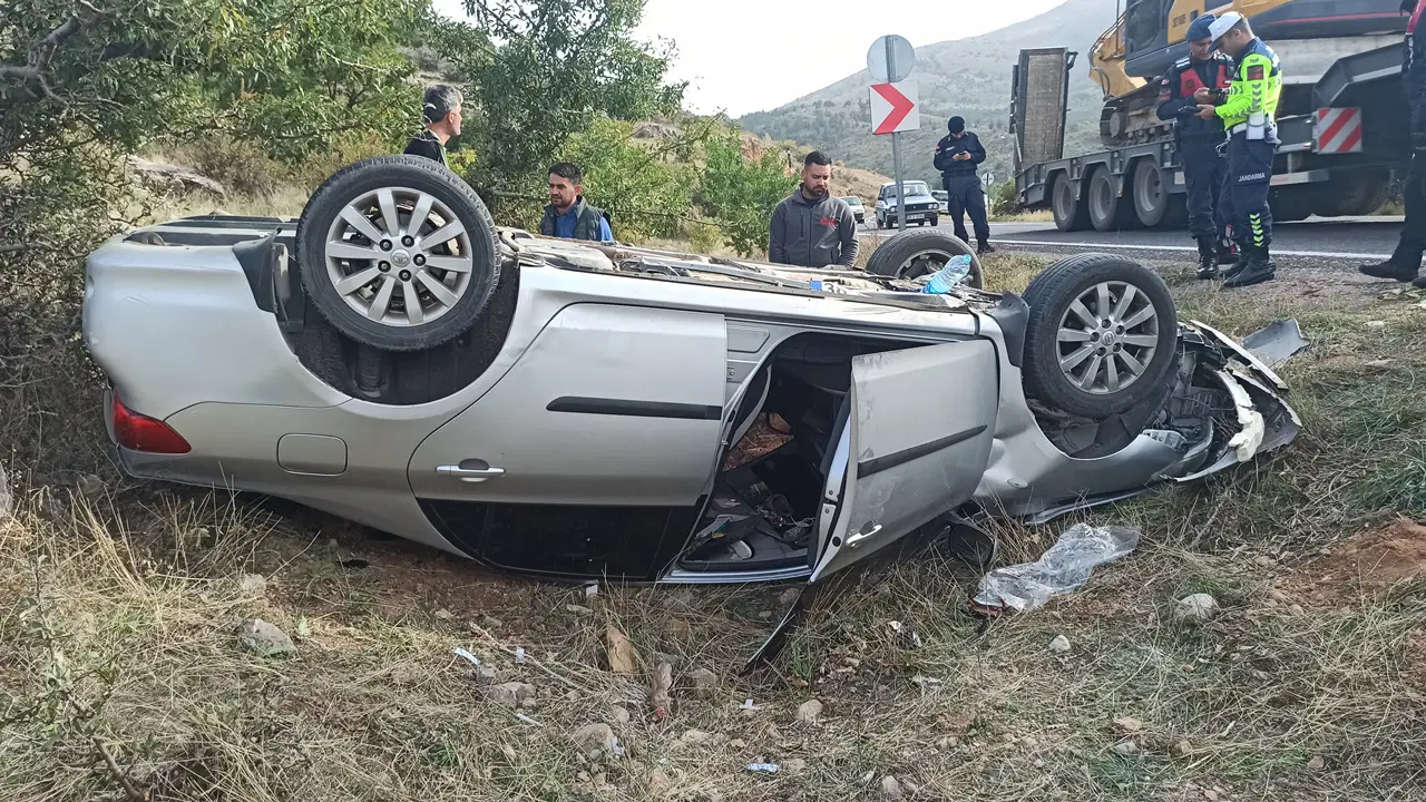 Kayseri'de şarampole devrilen otomobildeki 4 kişi yaralandı