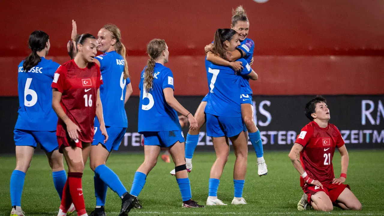 A Milli Kadın Futbol Takımı, Dünya Kupası şansını tepti!