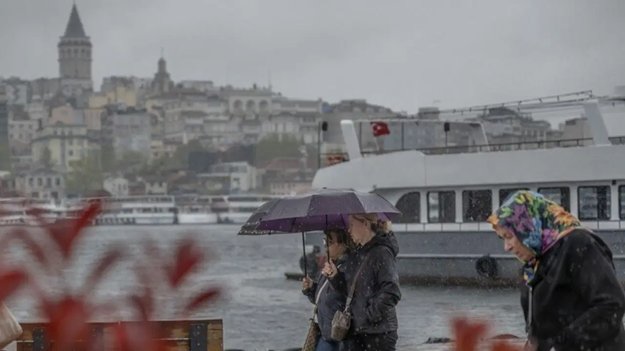 AKOM'dan İstanbul için fırtına ve kuvvetli yağış uyarısı: Saat verildi