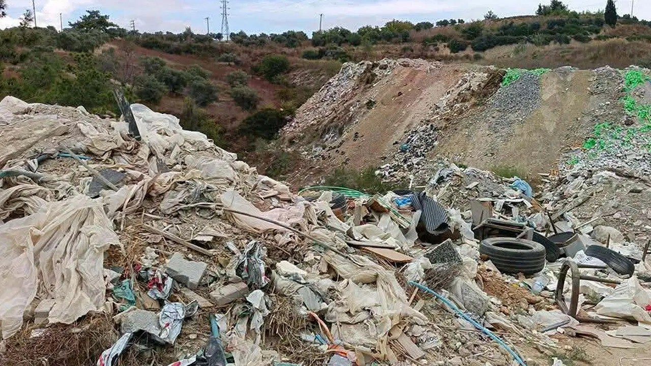 Aydın'da çevrecilerden 'kaçak moloz' dökümü tepkisi: Yetkililere çağrı yaptılar!