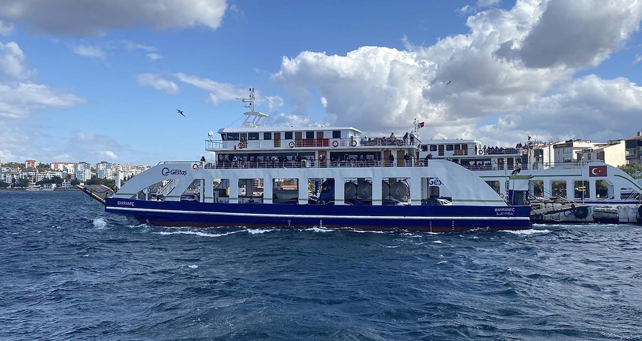 Bozcaada feribot seferlerine fırtına engeli: 4 sefer iptal edildi