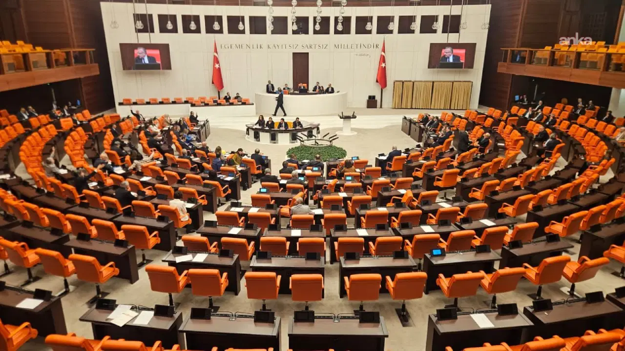 Muhalefetten Halk TV tepkisi: ‘Fon vurgununun üstünü kapatmaya çalışıyorlar’