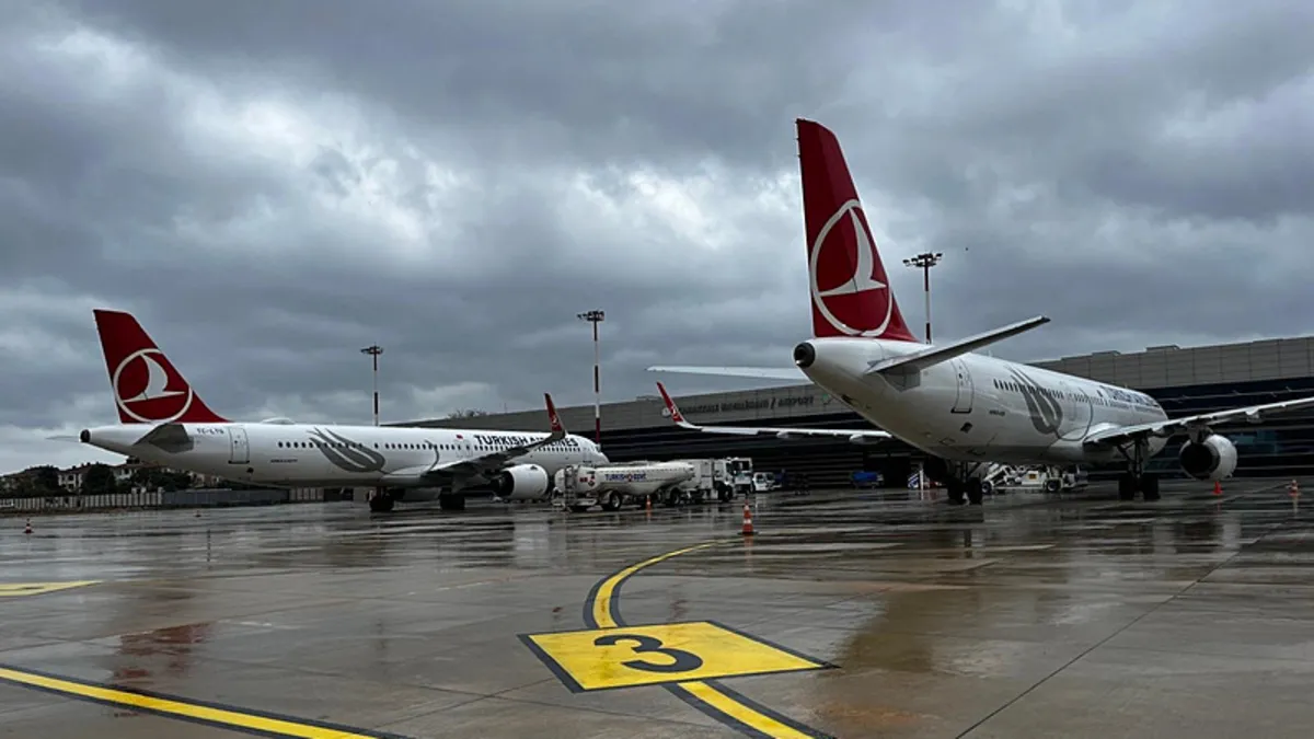 Hava trafiğine sağanak engeli! İstanbul'a iniş yapamayan uçaklar farklı şehirlere yönlendirildi...