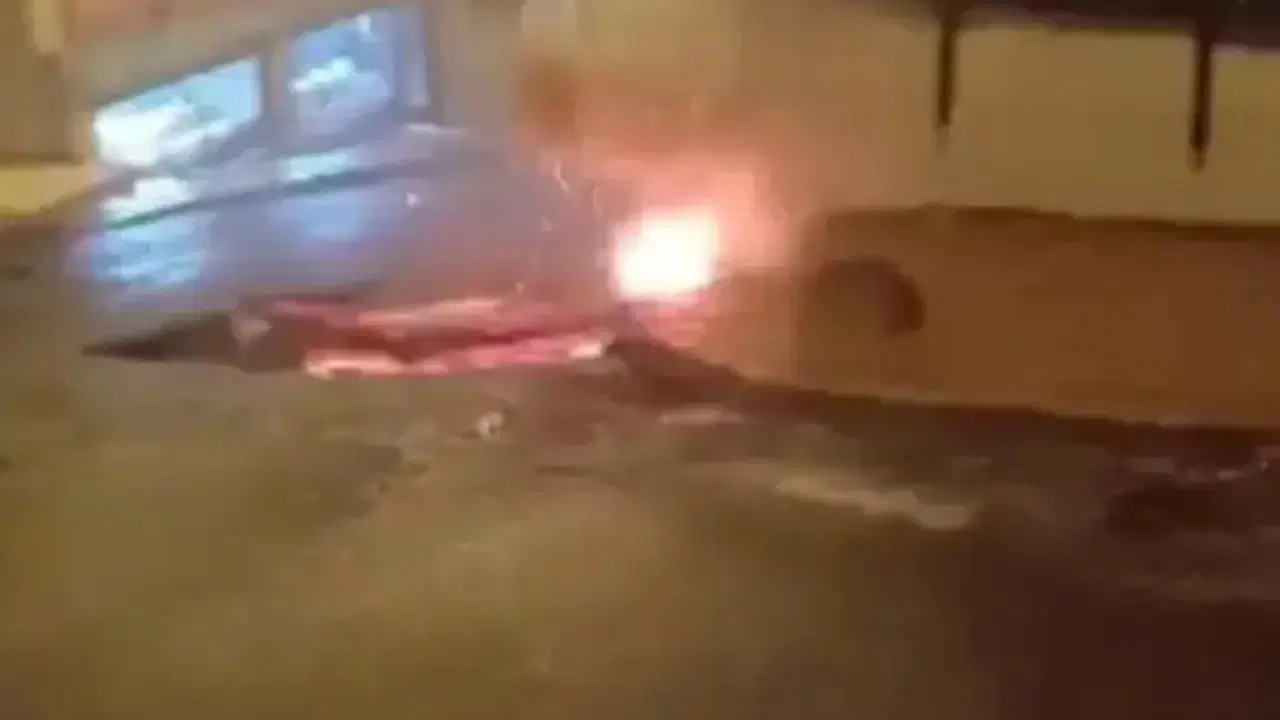 Faciaya ramak kala: Beyoğlu’nda sağanak sonrası elektrik kabloları alev aldı