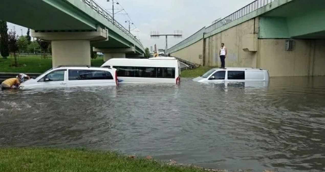 İstanbul’da su baskını! Arabanız sulara battıysa yapmanız gereken tek hamle