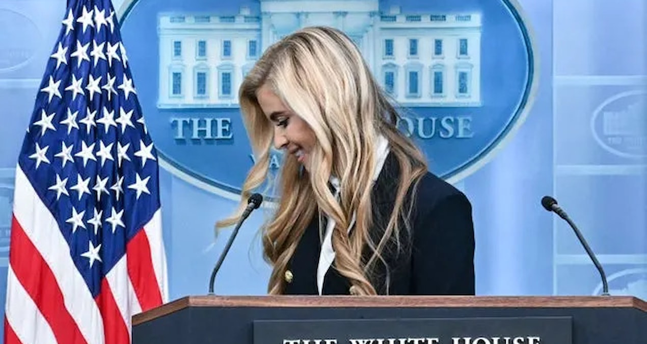 Trump'ın son sözcüsünün güldüren hatası: 'Başkanım... Pardon! Eşim'