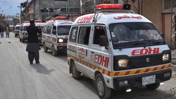 Pakistan’da bir okulun çatı çökmesi sonucu 17 ölüm: Trajik kaza