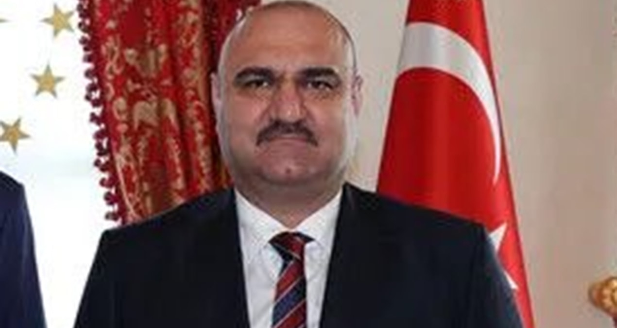 Komşu ülkedeki Türk validen önemli başarı: Devlet bakanı gerçekleşti
