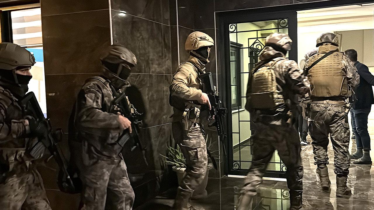İstanbul'da FETÖ'nün hücre evlerine operasyon