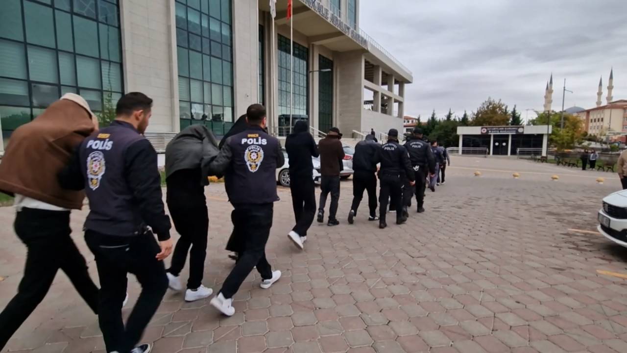 Kırıkkale merkezli 'yasa dışı bahis' operasyonu: 17 şüpheli adliyede