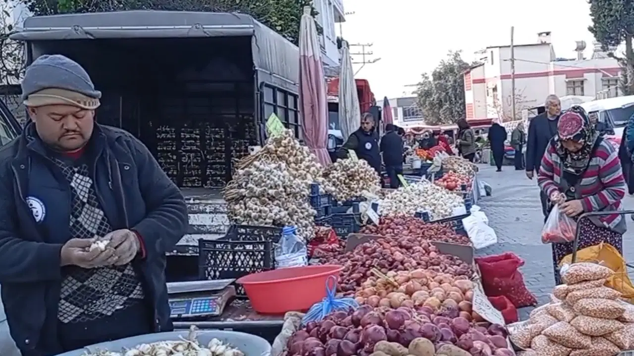 Hayat pahalılığı yurttaşın belini büküyor: 'Kemal Sunal hesabı bakıp gidiyoruz vitrinlere'