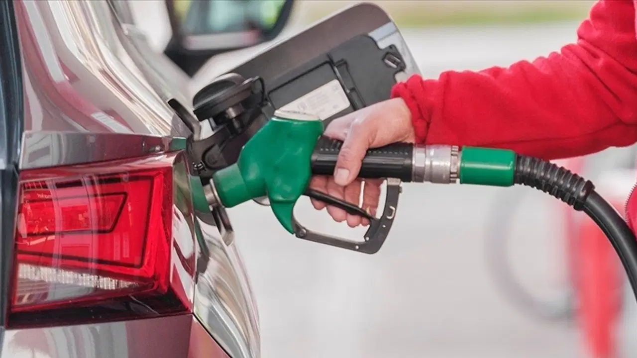 Tarih belli gerçekleşti: Benzine indirim geliyor
