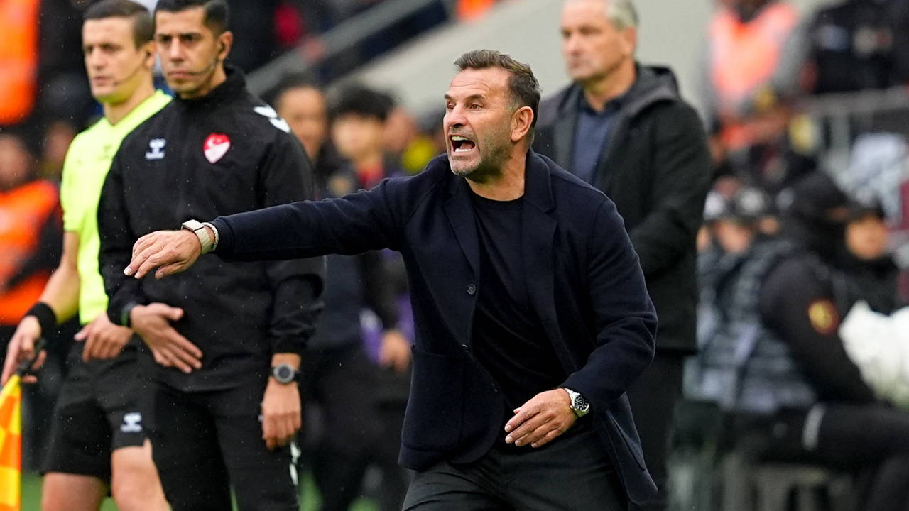 Okan Buruk'tan TFF'ye tepki: 'Sahayı denetlemesi gerekiyor, işi bu'