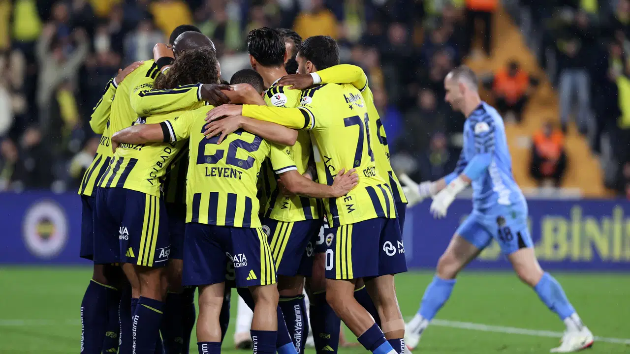 Dev derbi öncesi hata yapmadı: Fenerbahçe sahasında 3 puanı üç golle aldı