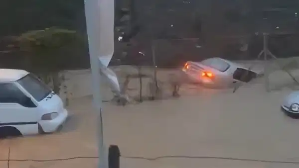 Sarıyer’de sel dehşeti! son görüntüleri ortaya çıktı: 'İçinde adam var'